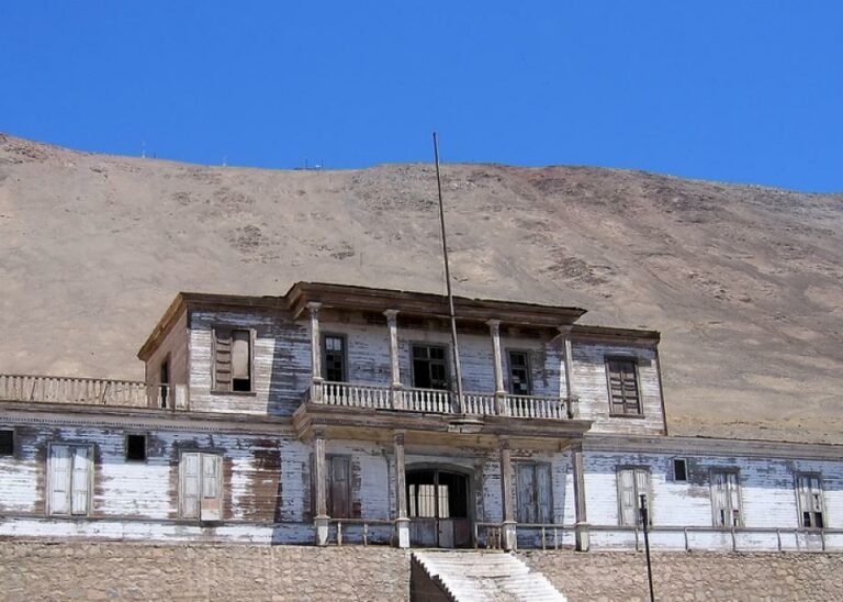 Un recorrido por los fantasmales pueblos salitreros abandonados de Chile